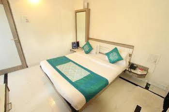 Hotel Saikripa Imperial Daman Exterior foto